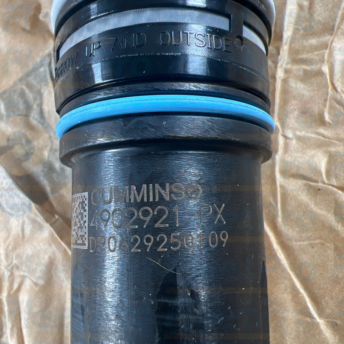 Electronic diesel fuel injector Cummins 4902921PX