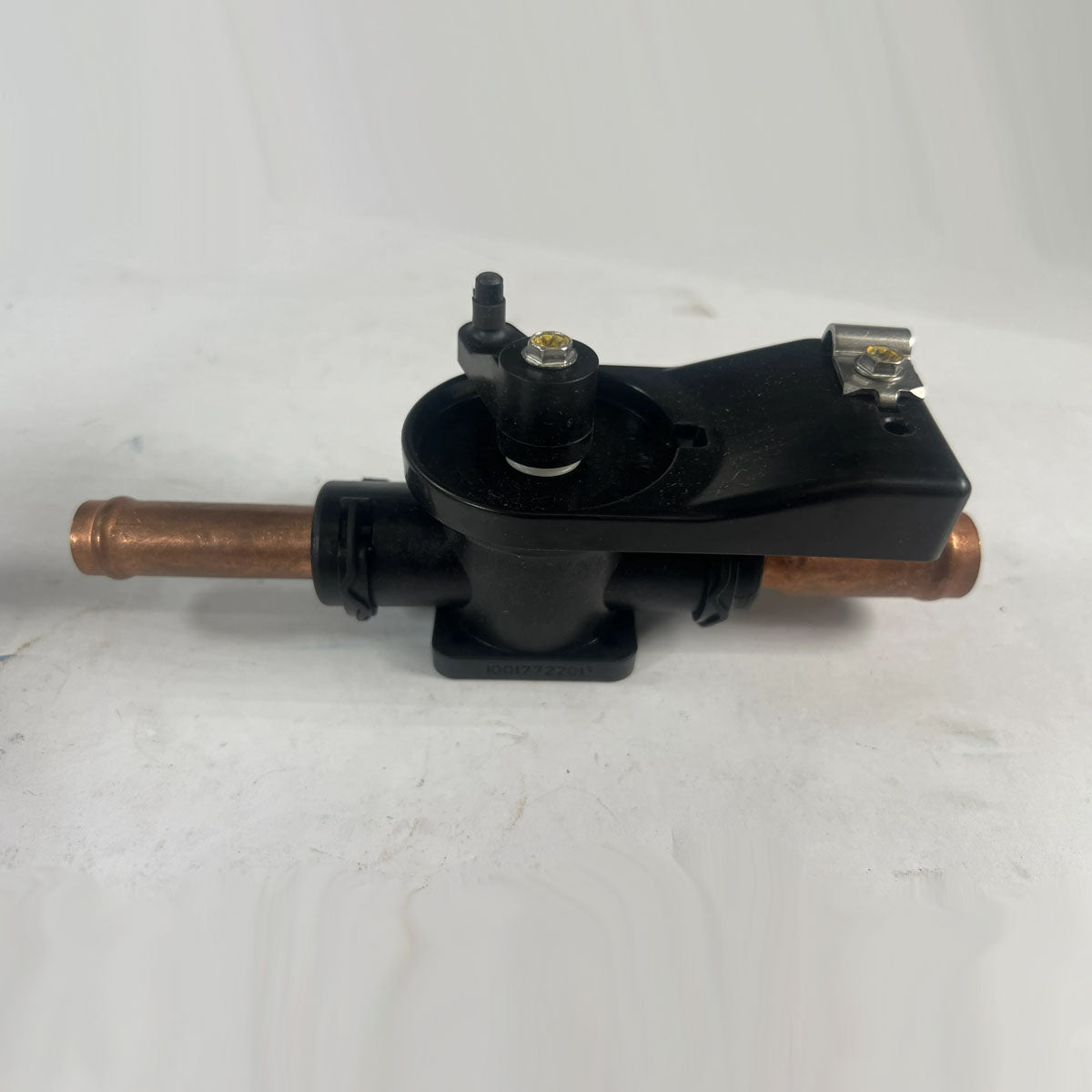 Coolant inlet port detail on Bergstrom BSM1000373395 water valve assembly