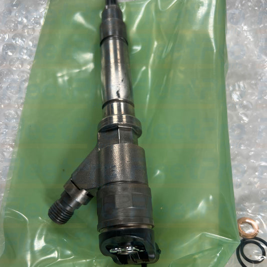 DA2251043 injector for Duramax LMM engine