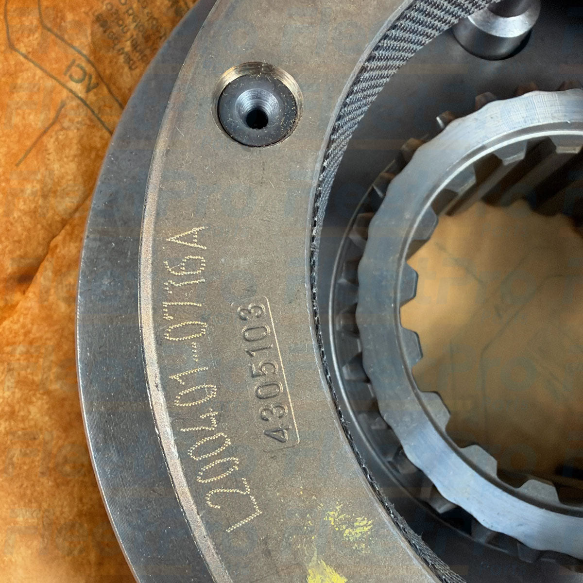 Side profile angle showing shift fork engagement groove width on Eaton FULK3495