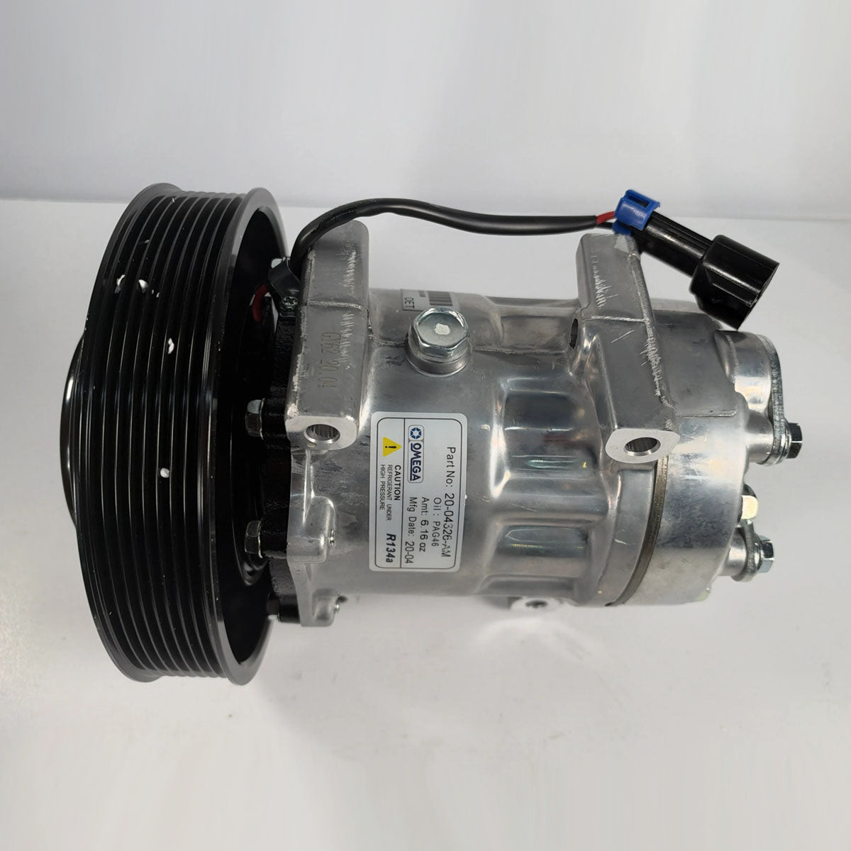 Genuine Fleetrite FLTAC2004326AM heavy-duty truck A/C compressor full front view