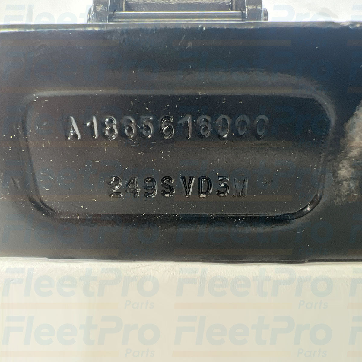 Freightliner bolt-on cab door hinge