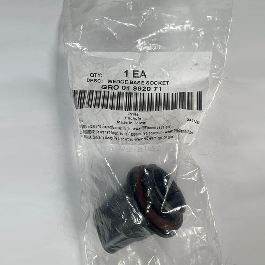 Grote 01-9920-71 wedge base socket