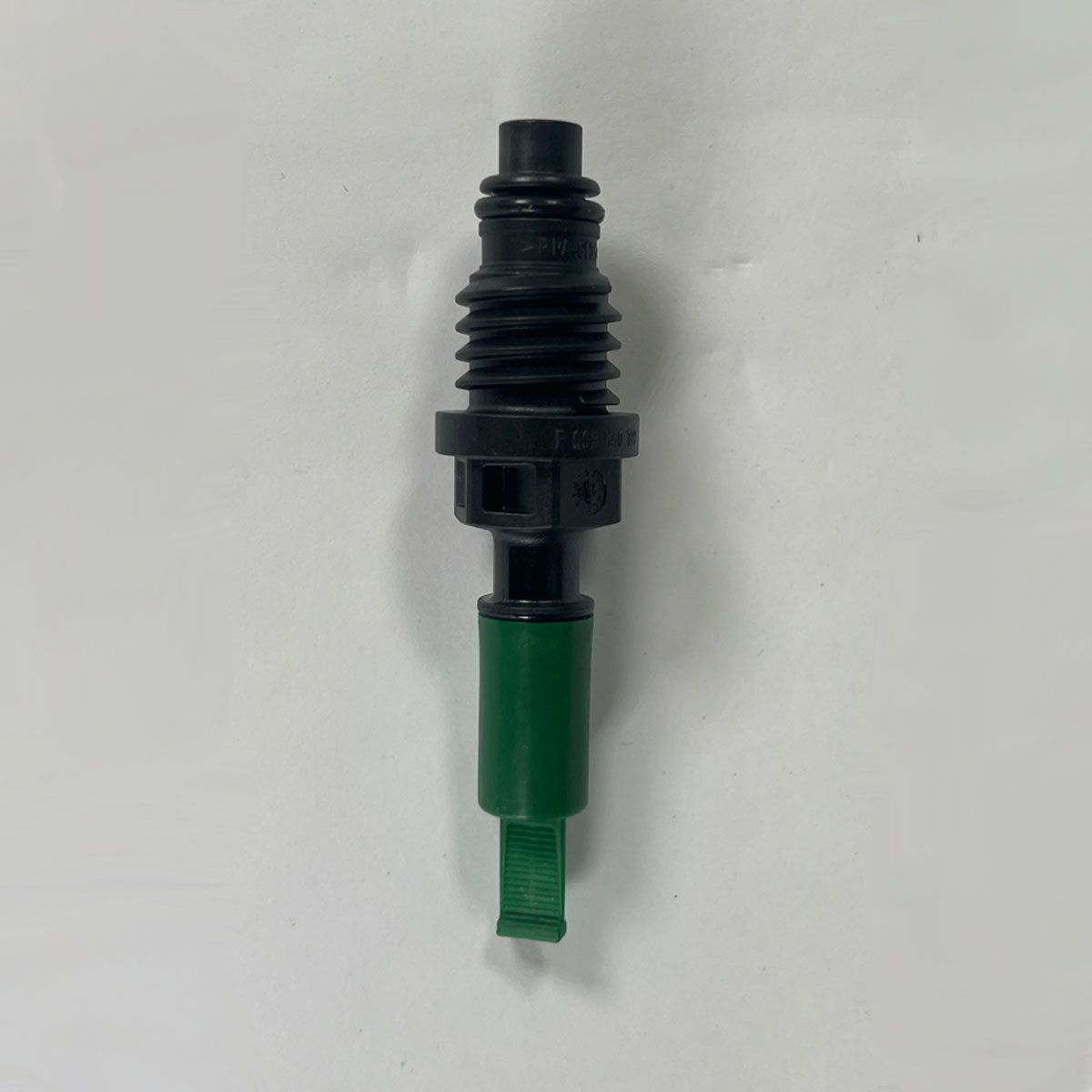 Hino S17M0-E0010 urea pump connector