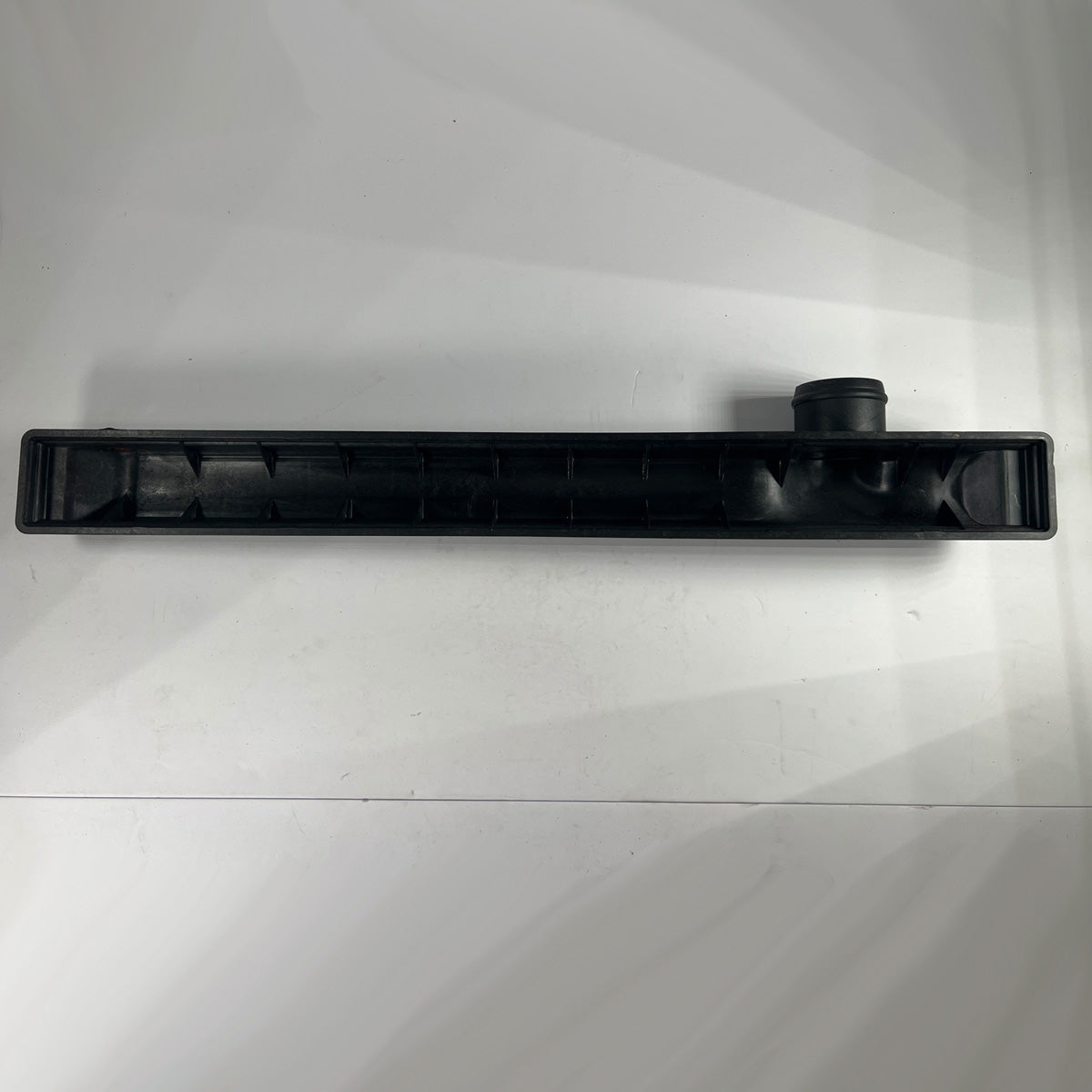 Replacement International radiator plastic 1693633C1 for maintenance repair
