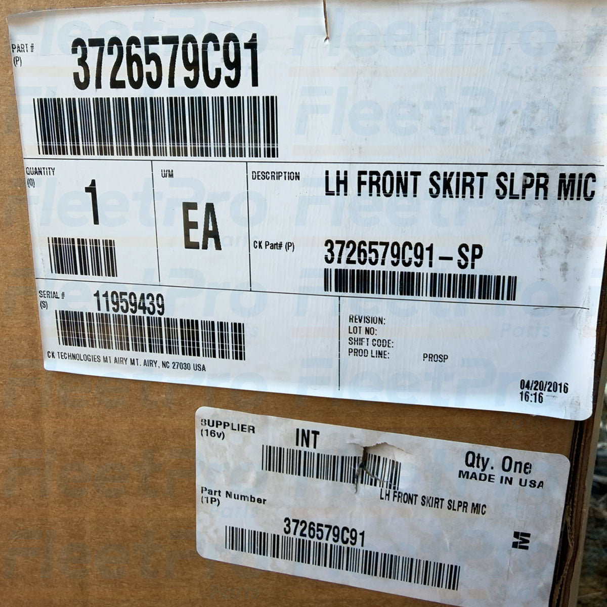 Shipping container packaging and genuine Navistar International manufacturer part label for 3726579C91