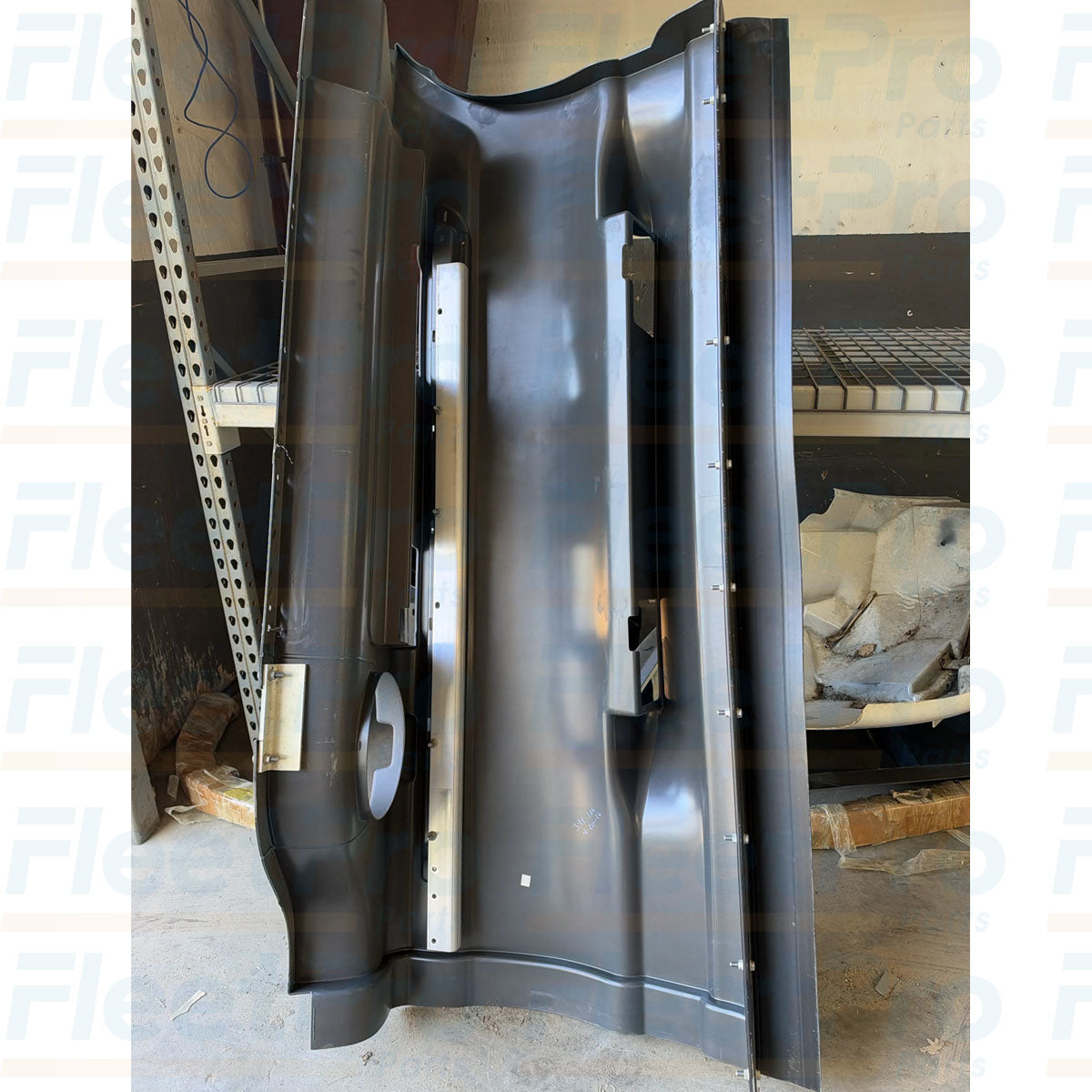 Side profile angle showing total panel length and vertical body contour depth on International 3726579C91