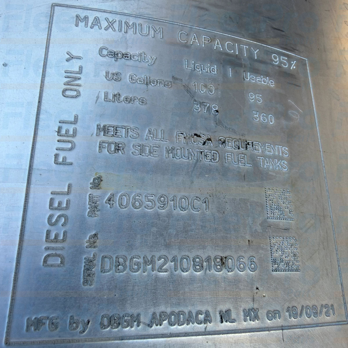 Shipping crate packaging and genuine Navistar International manufacturer part label for 4065910C1