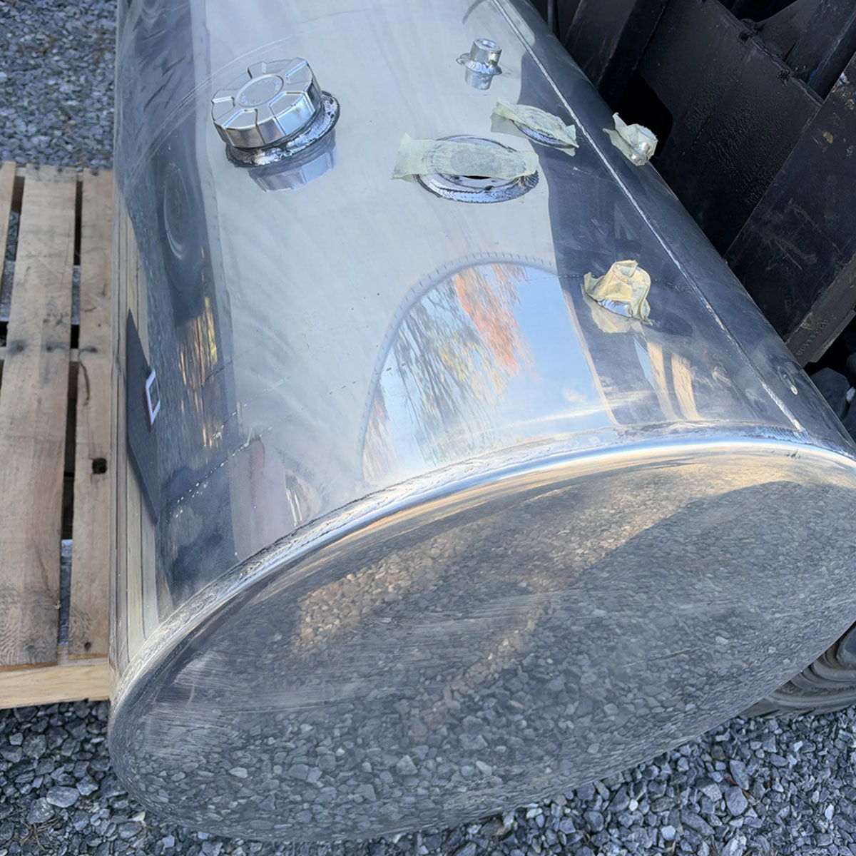 Genuine International Navistar 6115003C91 115 gallon aluminum diesel fuel tank full front view