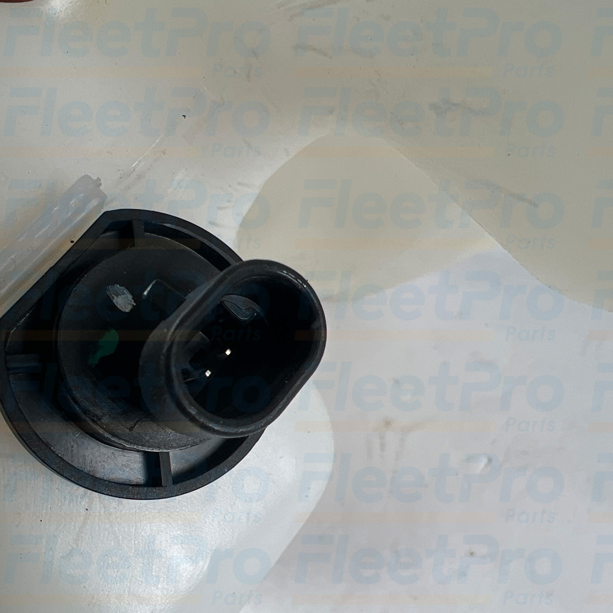 International washer tank with fluid level sensor