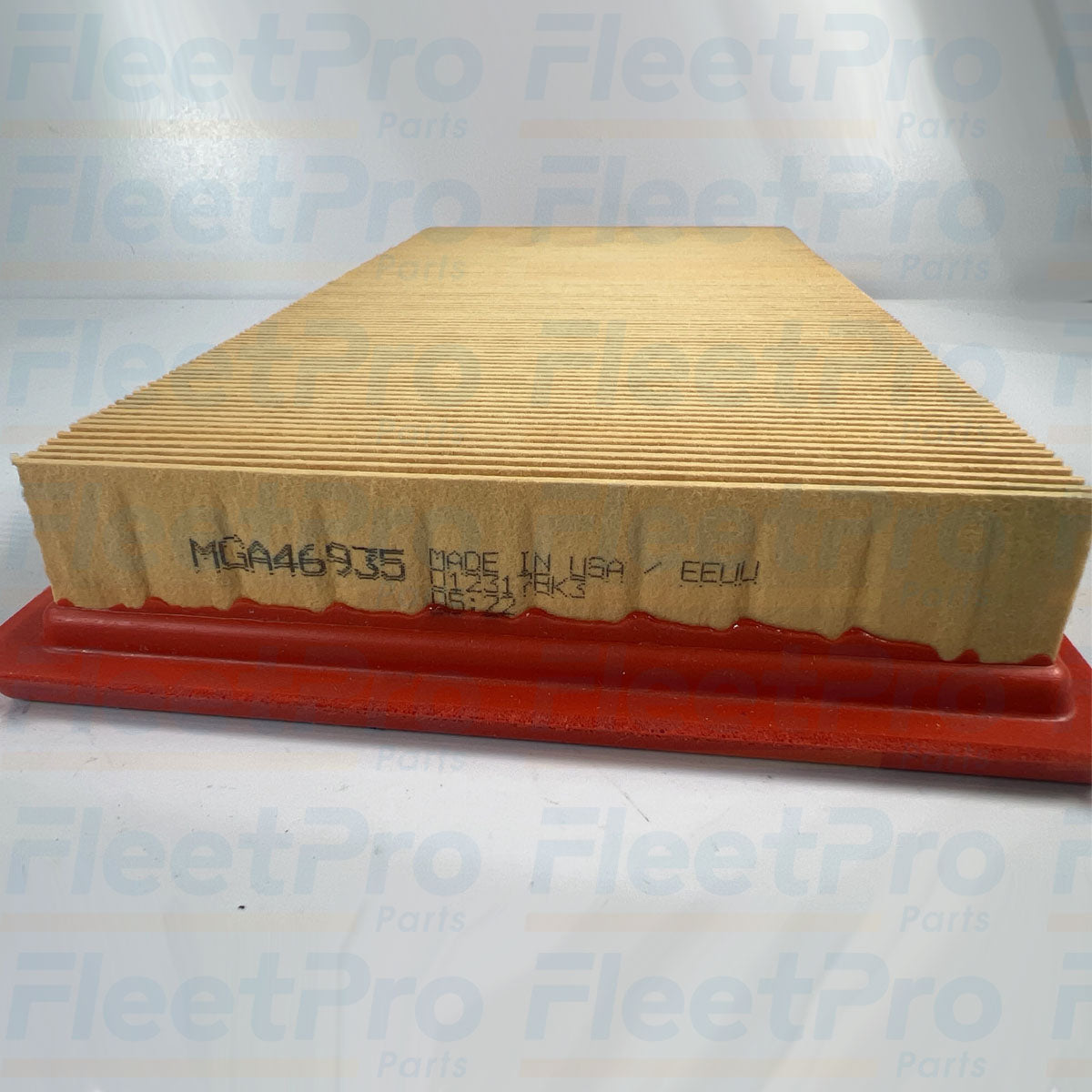 Side profile view showing flexible perimeter seal on Microgard MGA46935 air filter