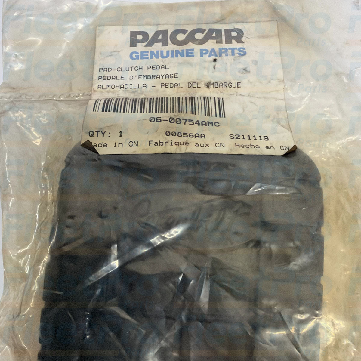 Close-up view of non-slip rib tread texture on Peterbilt 06-00754AMC clutch pad