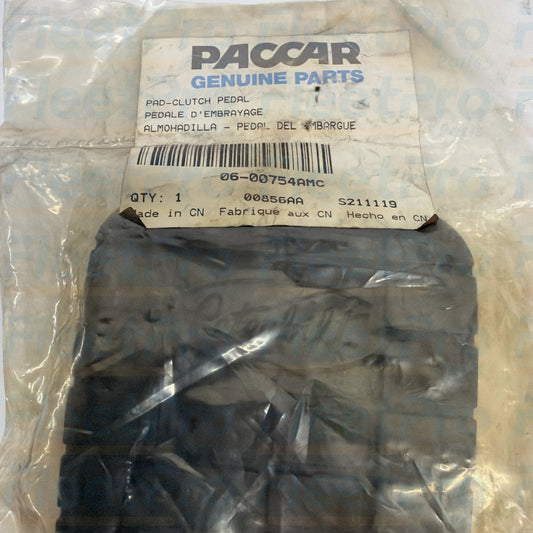 Close-up view of non-slip rib tread texture on Peterbilt 06-00754AMC clutch pad