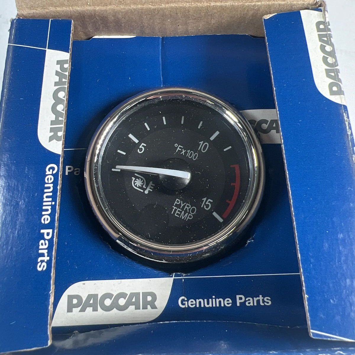 Paccar Q43-6066-112CK engine oil pressure gauge complete assembly front view