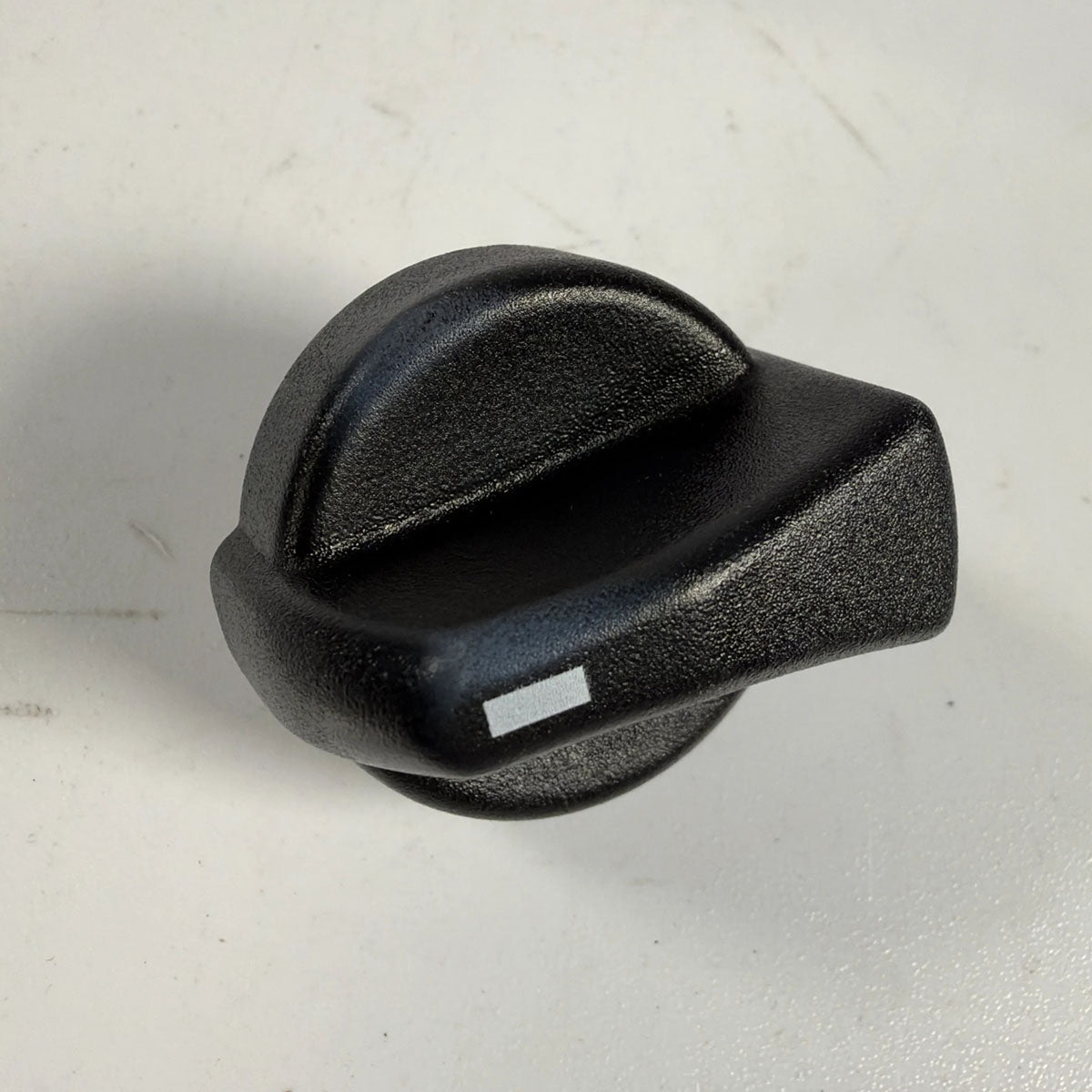 Genuine Peterbilt 121-0001-000 HVAC heater fan and AC climate control knob front view
