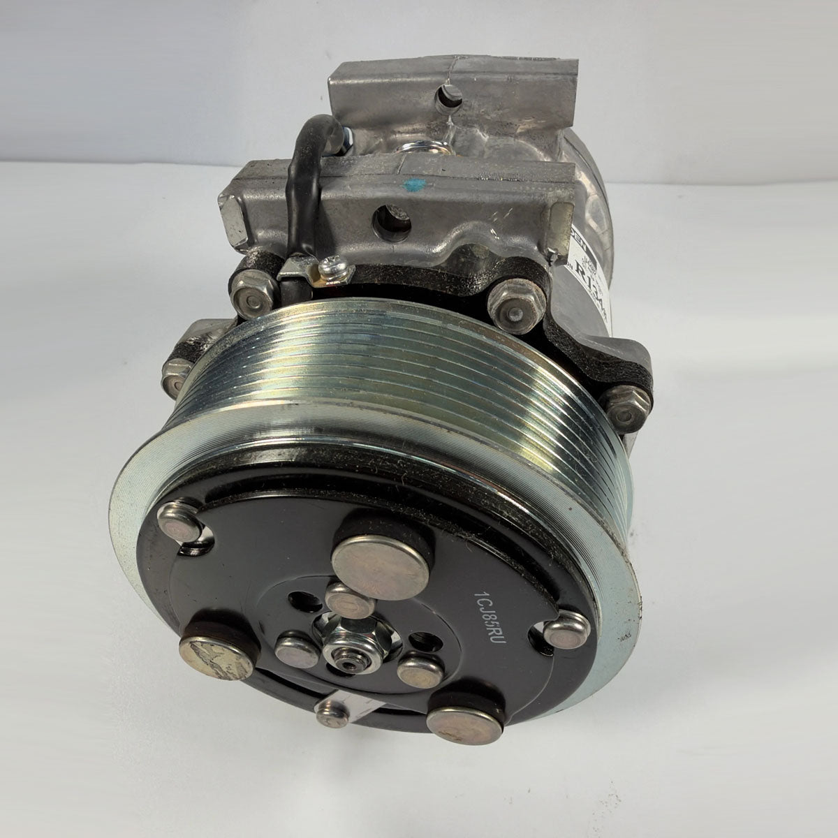 Close-up view of 8-groove 12V clutch pulley assembly on Sanden 4482 A/C compressor
